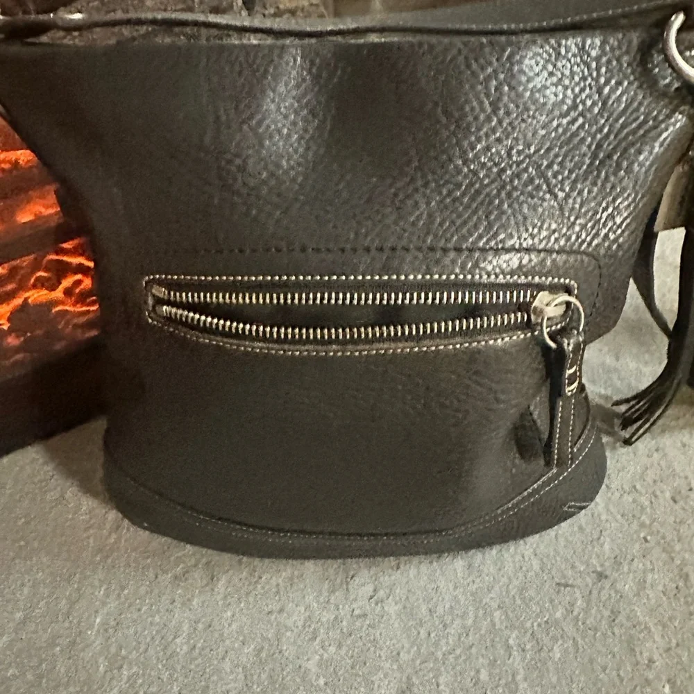 Coach Vintage Black Pebbled Leather Shoulder Bag w/tassel and Hangtag EUC - Picture 3 of 9